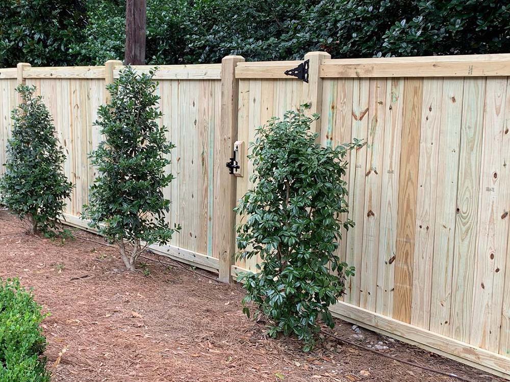 Oneonta Al cap and trim style wood fence